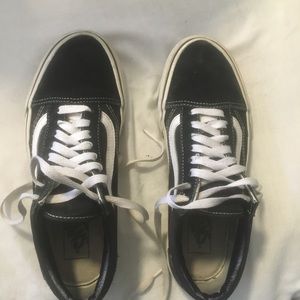 Black & white lowtop vans